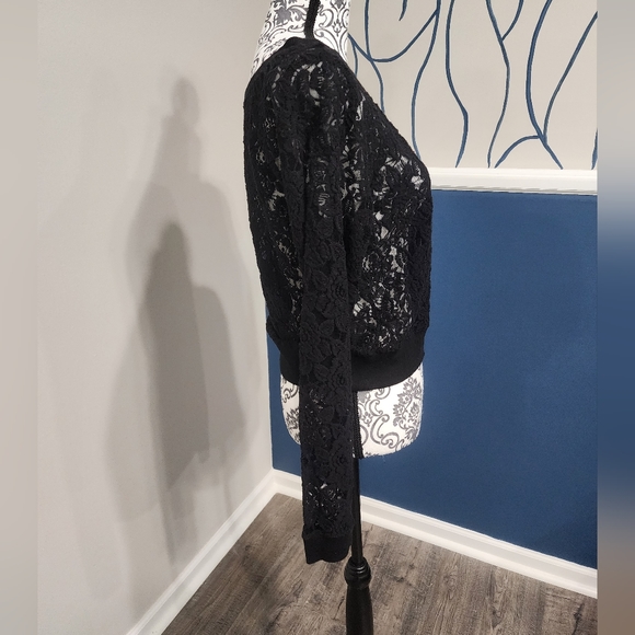 NWOT Express Black Lace Crop Top - Picture 2 of 8